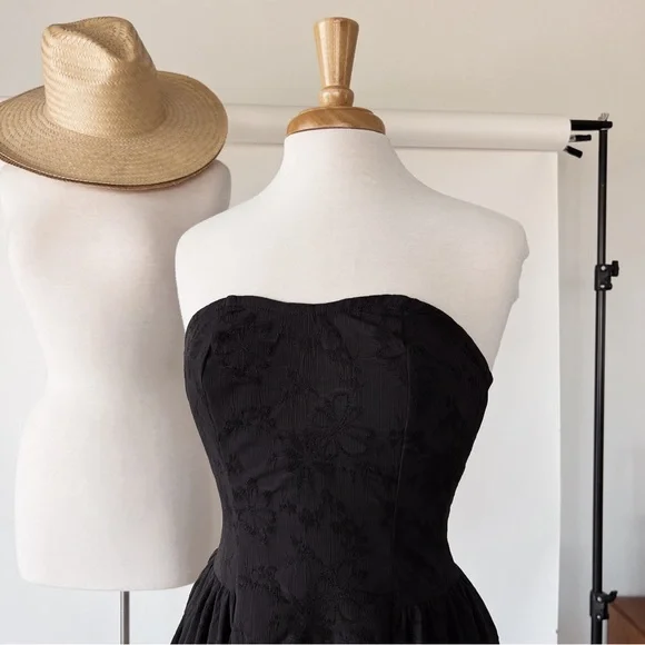 BLACK STRAPLESS EMBRIODERED SWEETHEART DRESS - Picture 7 of 10